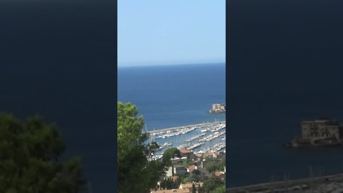 Belle vue de la mer méditerranée,  des hauteurs de Bandol Belle vue de la mer méditerranée,  des hauteurs de Bandol