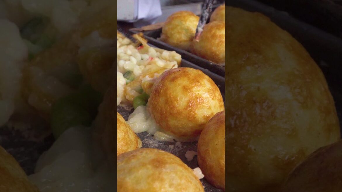 Beautiful Japanese Twins Make Takoyaki in Nagoya! Super Popular Shop!#2 Beautiful Japanese Twins Make Takoyaki in Nagoya! Super Popular Shop!#2