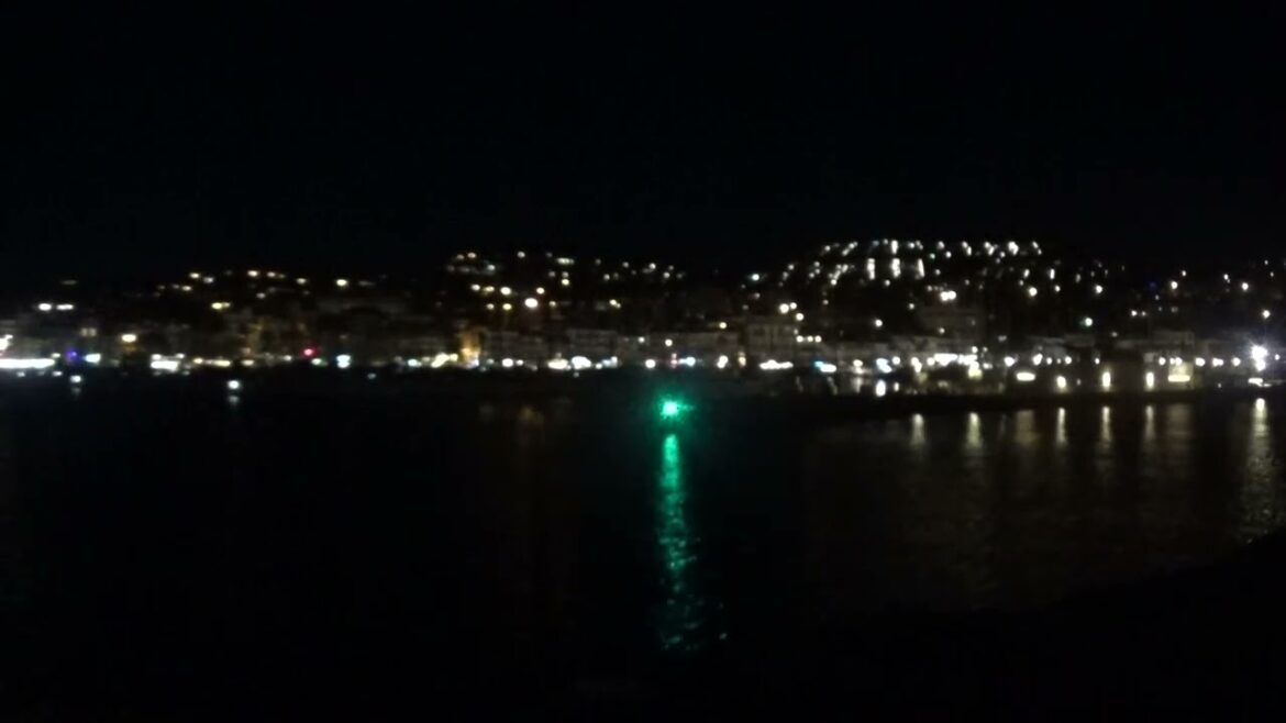 Illuminations du port et de la baie de Bandol de nuit