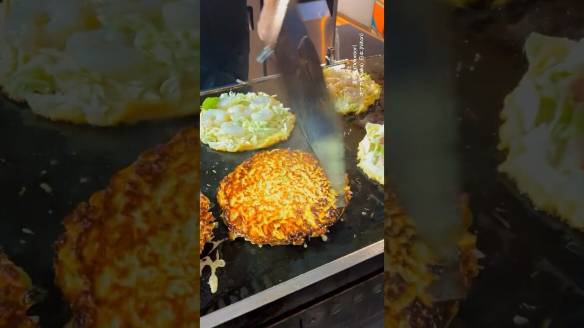 Osaka, Japan 🇯🇵 A Glimpse of Dotonbori Life #osaka #japan #streetfood #shorts