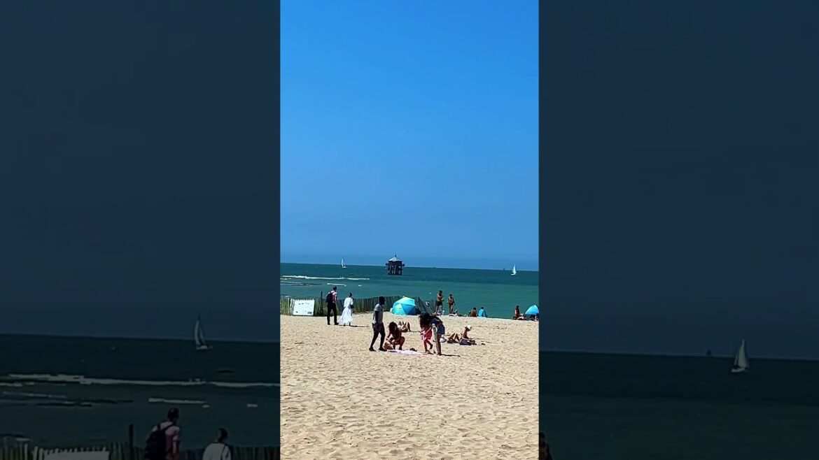 Les Minimes Beach | Explore La Rochelle’s Best-Kept Treasure πβ¨#larochelle Les Minimes Beach | Explore La Rochelle's Best-Kept Treasure πβ¨#larochelle