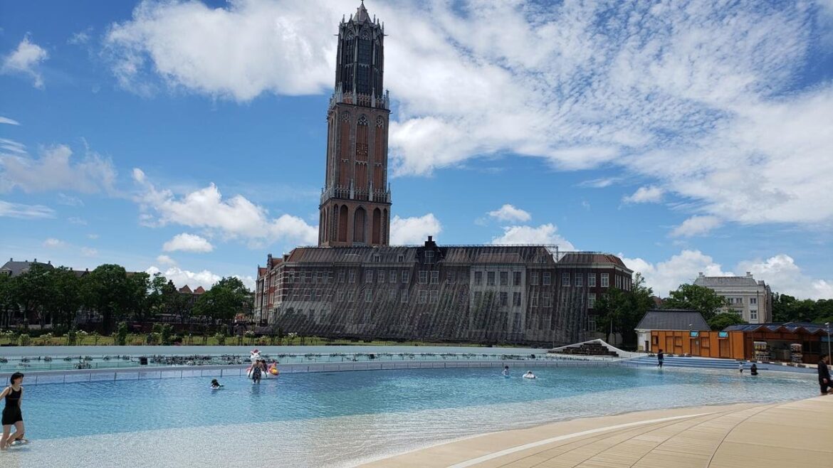 VR: Huis ten bosh Pool walk