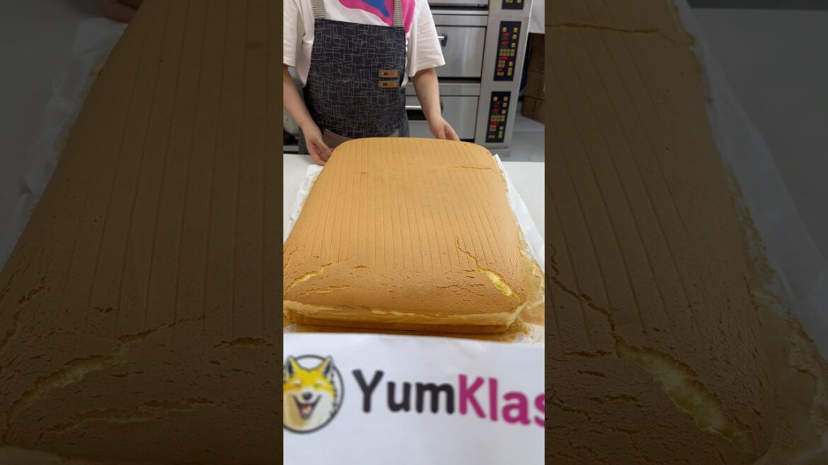 Original Jiggly Cake Cutting