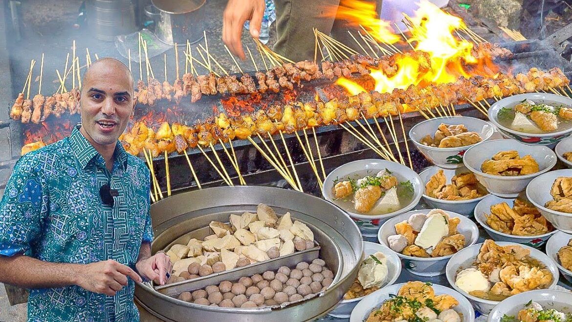 45 MUST TRY Indonesian foods - LAKSA Bogor + BANDUNG Noodles + SUNDANESE BBQ -Indonesian street food