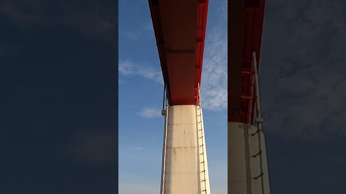 An iconic pedestrian bridge over the ocean  #bridgedesign #traveljapan #chiba An iconic pedestrian bridge over the ocean  #bridgedesign #traveljapan #chiba