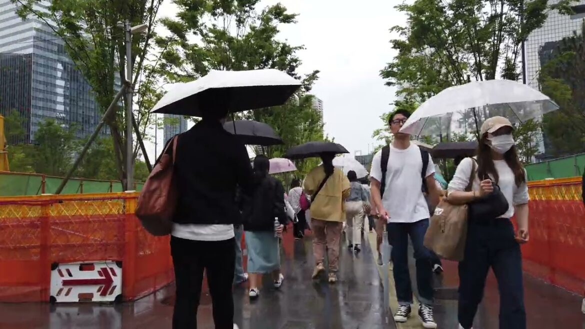 ☔ Rainy Day in Osaka: 4K Walking Tour 🚶‍♂️ | Osaka in the rain🇯🇵