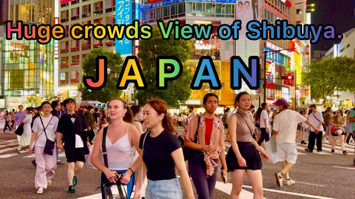 渋谷に大勢の外国人が集まる。東京、日本。 # Walking Tour in Shibuya. Tokyo , Japan. August 2024
