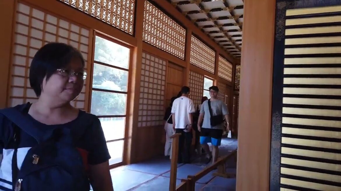 Walking tour vozzperry 4life at The Nagoya Castle