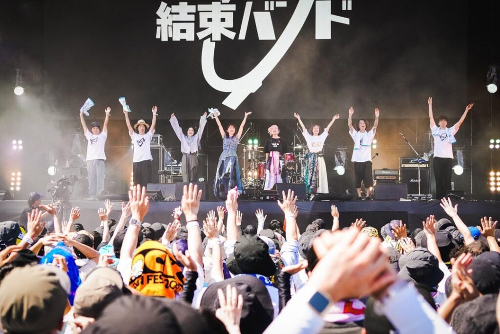 More photos of Kessoku Band performing in the Rock in Japan festival