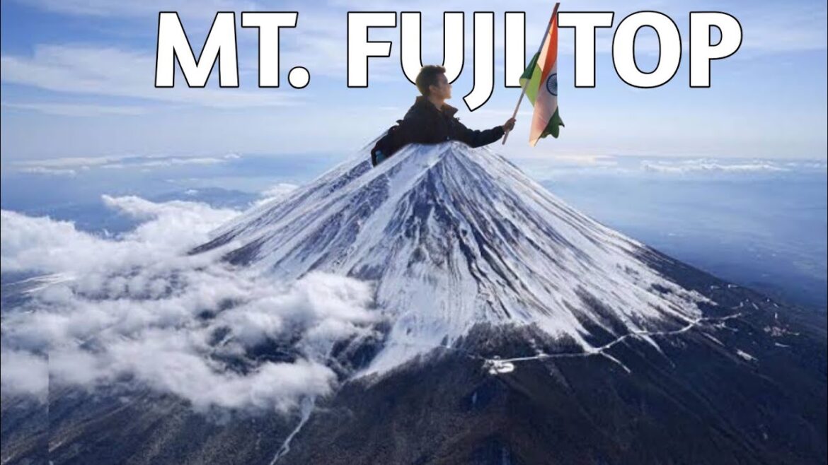 Flying INDIAN FLAG 🇮🇳 on top of MOUNT FUJI 富士山