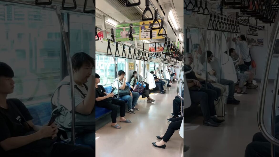 Japanese people in the train || #japan #travel #walkthrough #shorts