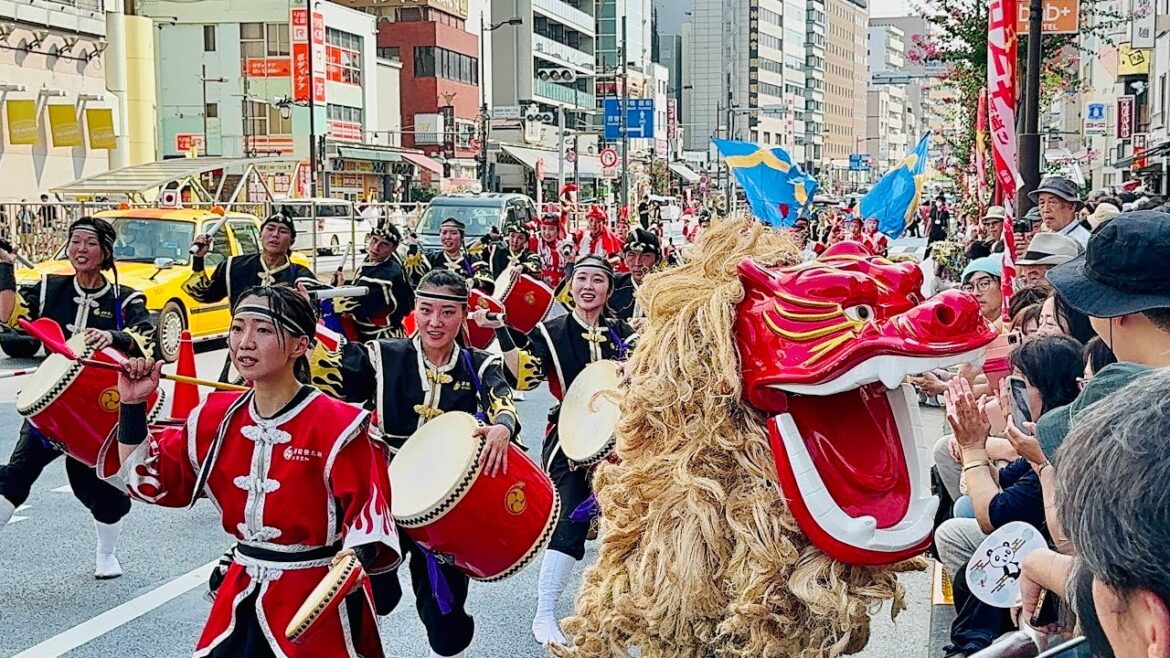 [4K]Okinawa Eisa Parade 2024 in Asakusa:A Dance of Tradition & Spirit 浅草で開催された沖縄エイサーパレード2024:伝統と魂の踊り