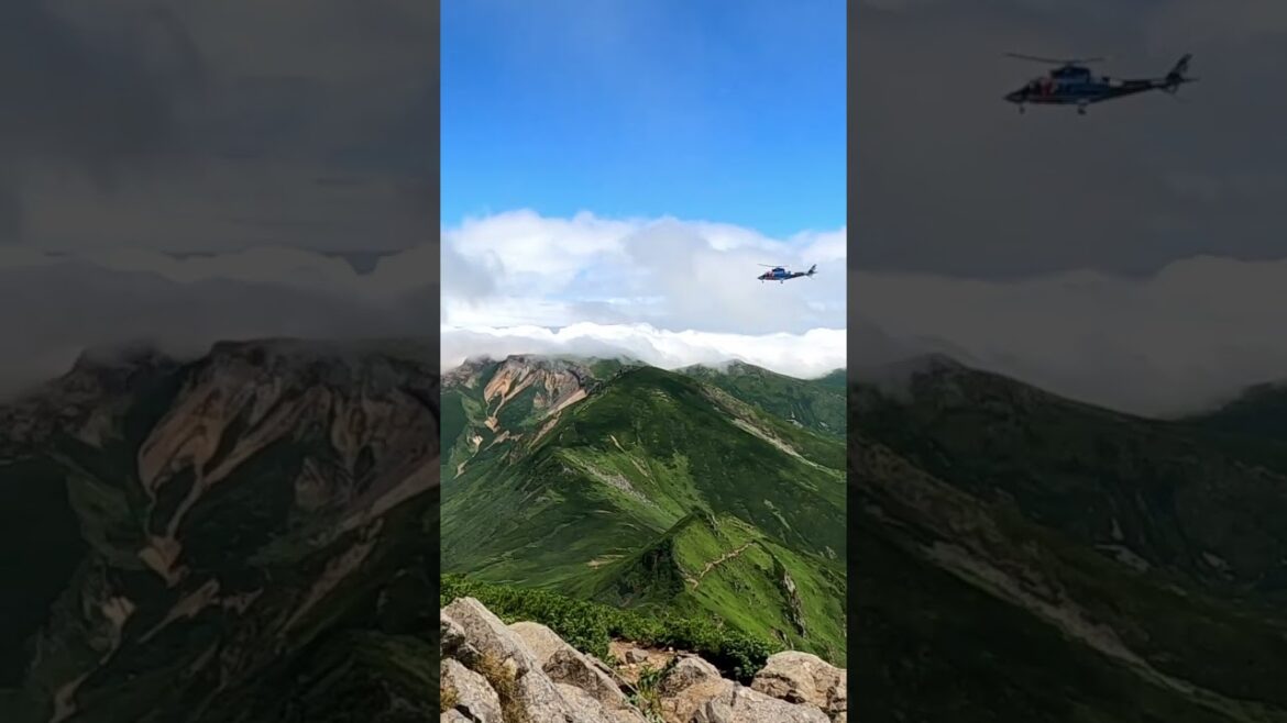 富良野岳の上にヘリコプター！