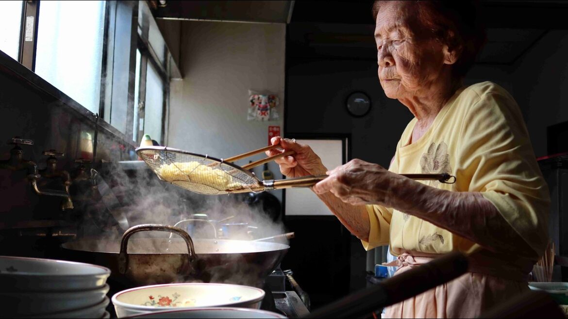 She is so GENKI! 101 year old Ramen chef She is so GENKI! 101 year old Ramen chef