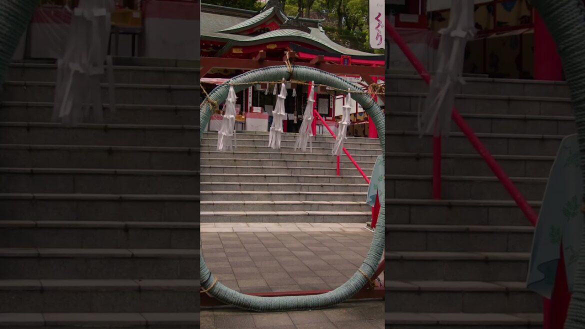 An Inari shrine, somewhere in Japan you will love!