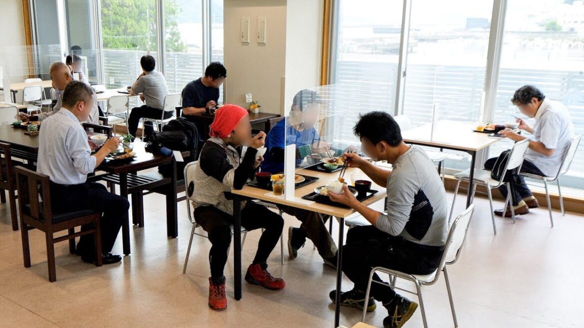 広島)たった30秒で提供!ガッツリ男飯に港湾労働者が殺到する590円コスパ最強食堂が凄い 広島)たった30秒で提供!ガッツリ男飯に港湾労働者が殺到する590円コスパ最強食堂が凄い