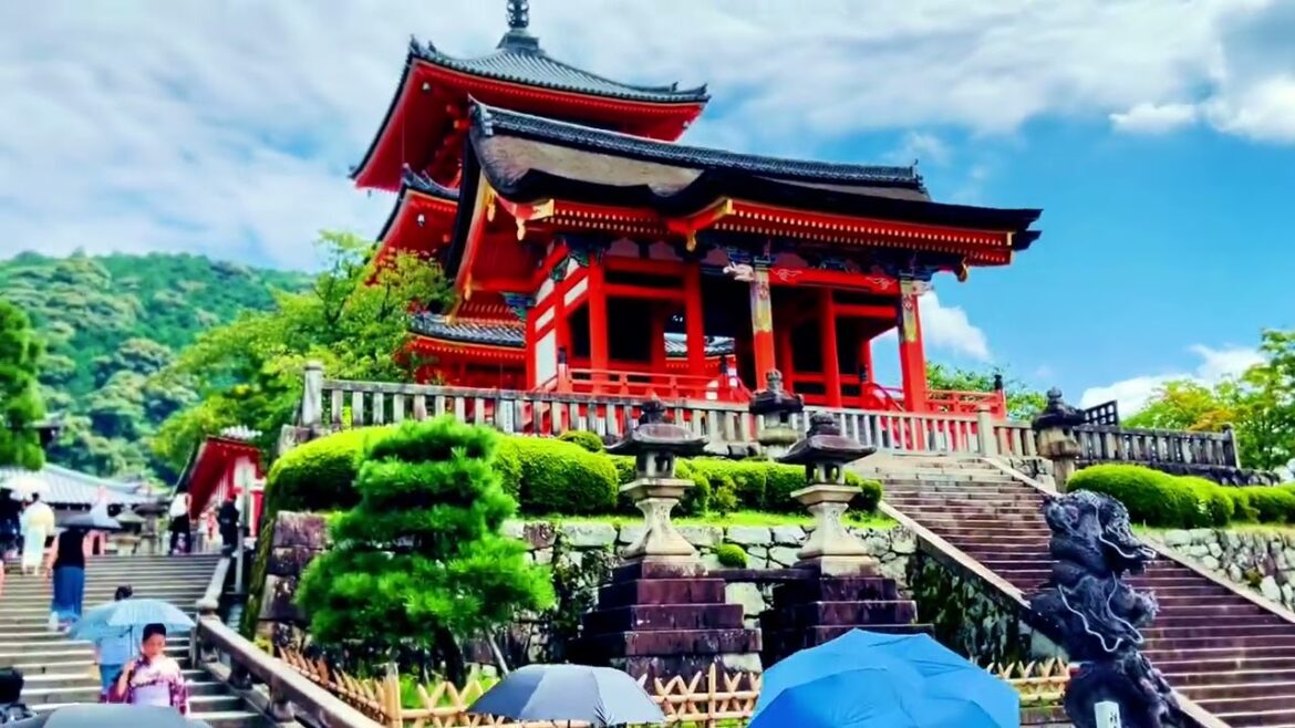 A TRIP TO KIYOMIZU TEMPLE KYOTO JAPAN