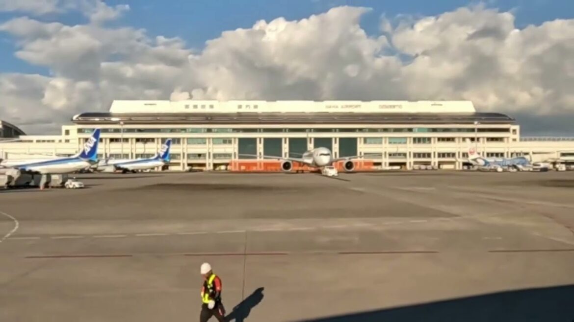 Japan Airlines | Naha International Airport | Boeing 737 Taxing | Departure to Itami #japanairline Japan Airlines | Naha International Airport | Boeing 737 Taxing | Departure to Itami #japanairline