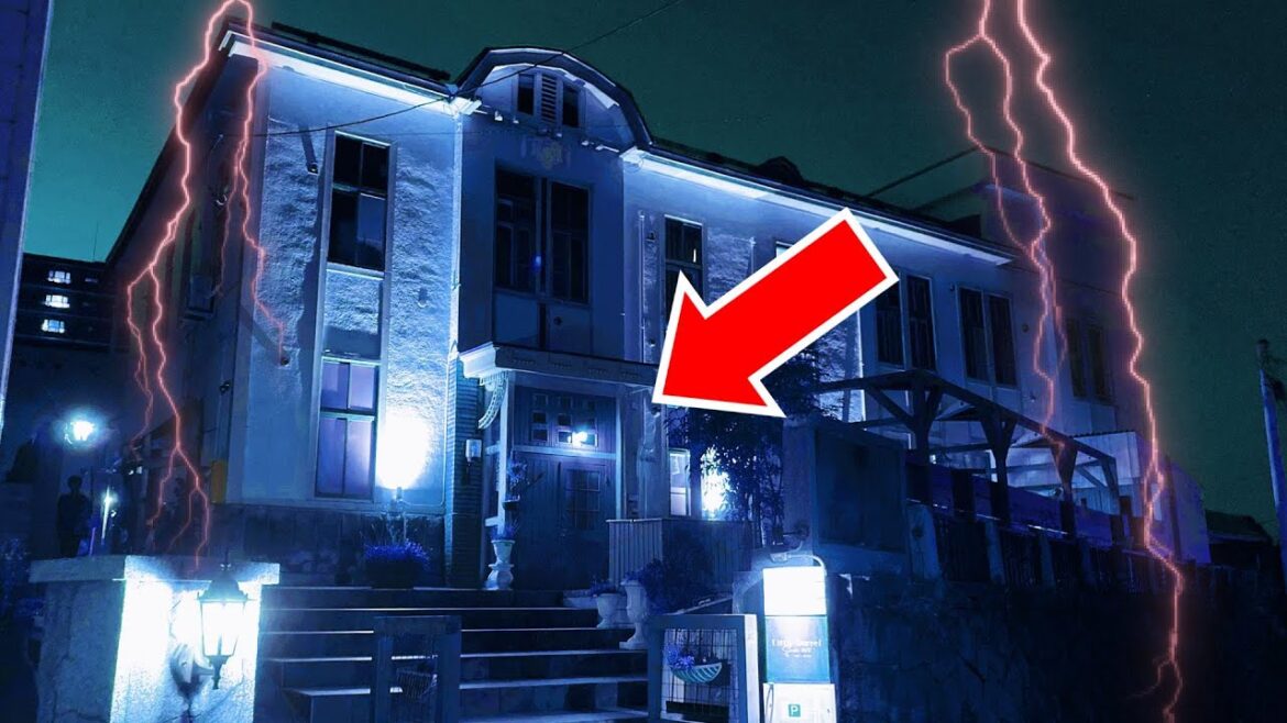 Resident Evil Mansion Stay 🏚️ + Night Walk in Otaru’s Old Town 🌙
