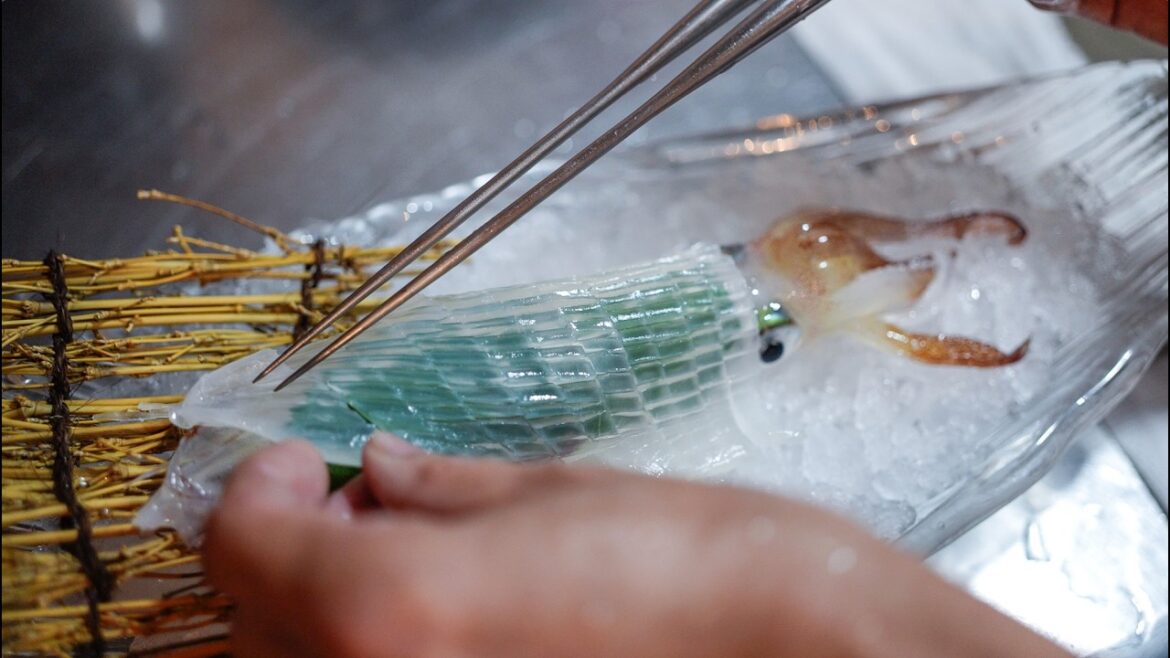 福岡･大名 呼子･鐘崎直送の新鮮活イカの活け造りが名物！博多屋台のような話題の海鮮居酒屋に密着 Fukuoka Yatai food stalls izakaya restaurants Japan