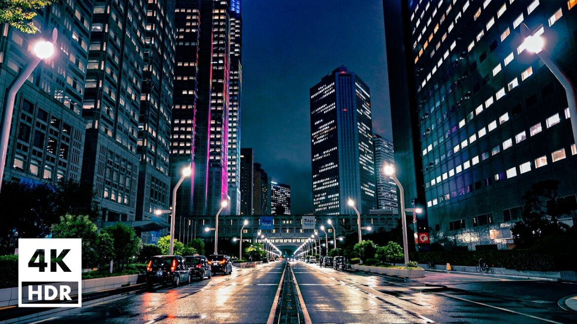 Drizzling night in Shinjuku, Tokyo  | 4K HDR with Binaural Japanese Sounds