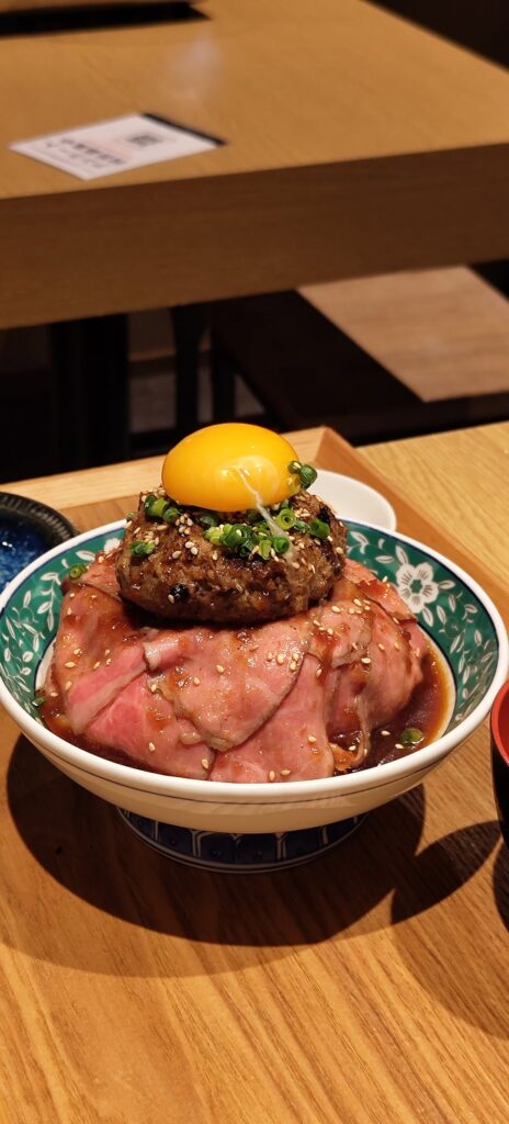 Takumeat store, Osaka: Hambagu-beef set, Yakiniku-jyu, Beef Curry