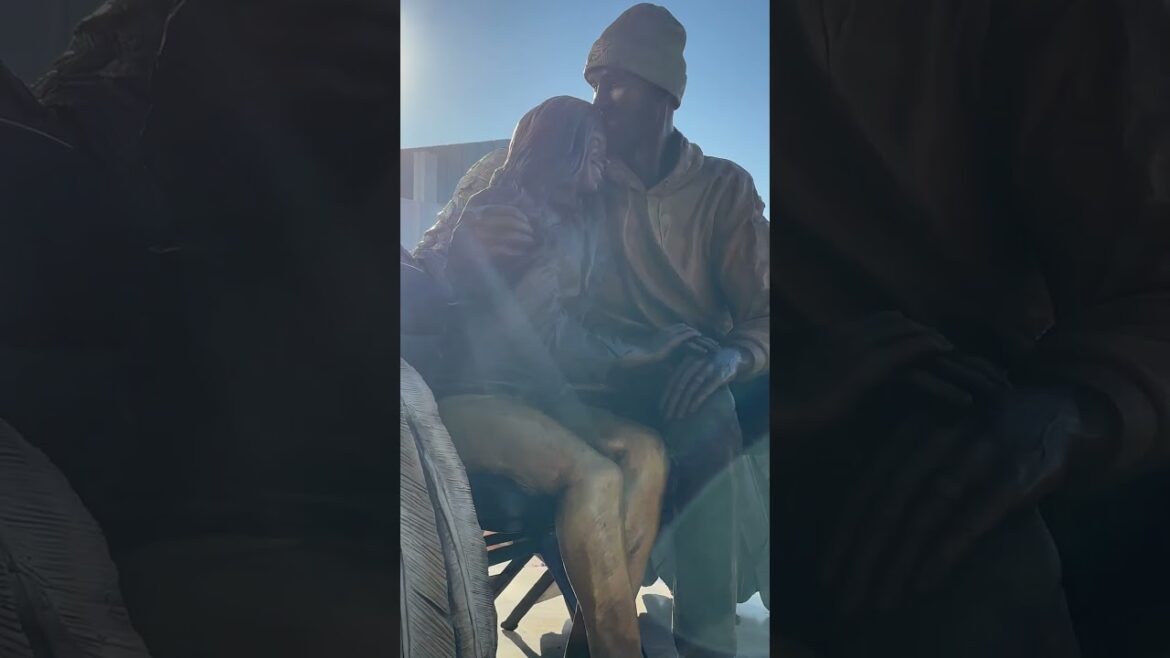 #GirlDad statue #KobeBryant and daughter #Gianna #LosAngeles #California #USA 🇺🇸