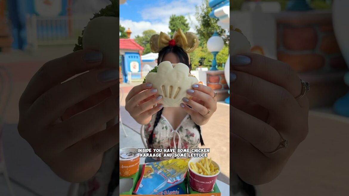 Everything I ate at Disneyland in Japan 🇯🇵