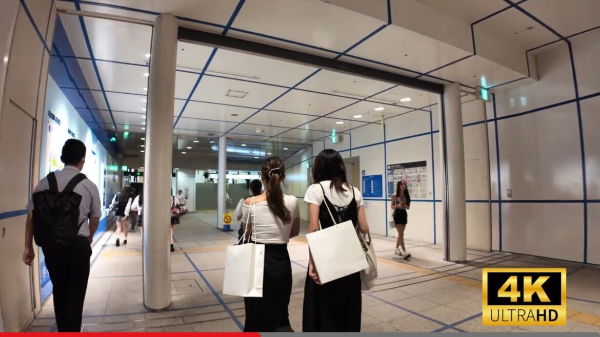 Japan : Walking Tour in Nagoya Oasis 21 • Tourist attraction