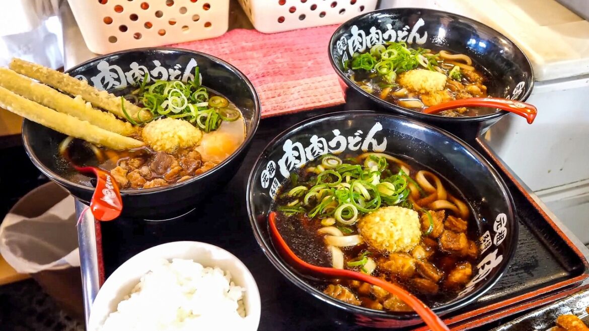 福岡）ボリューム満点のガツ盛り定食が爆売れする福岡の行列うどん屋に密着。福岡大分のガツ盛りメシ５選。