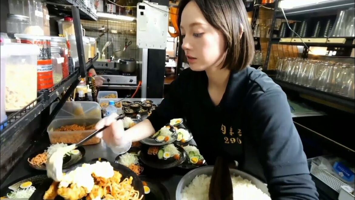 A Pretty Girl Working Hard | Japan Street Food |