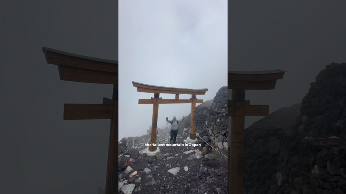 Climbing Mount Fuji part 3!! We did it!! #mountfuji #japantravel #hiking