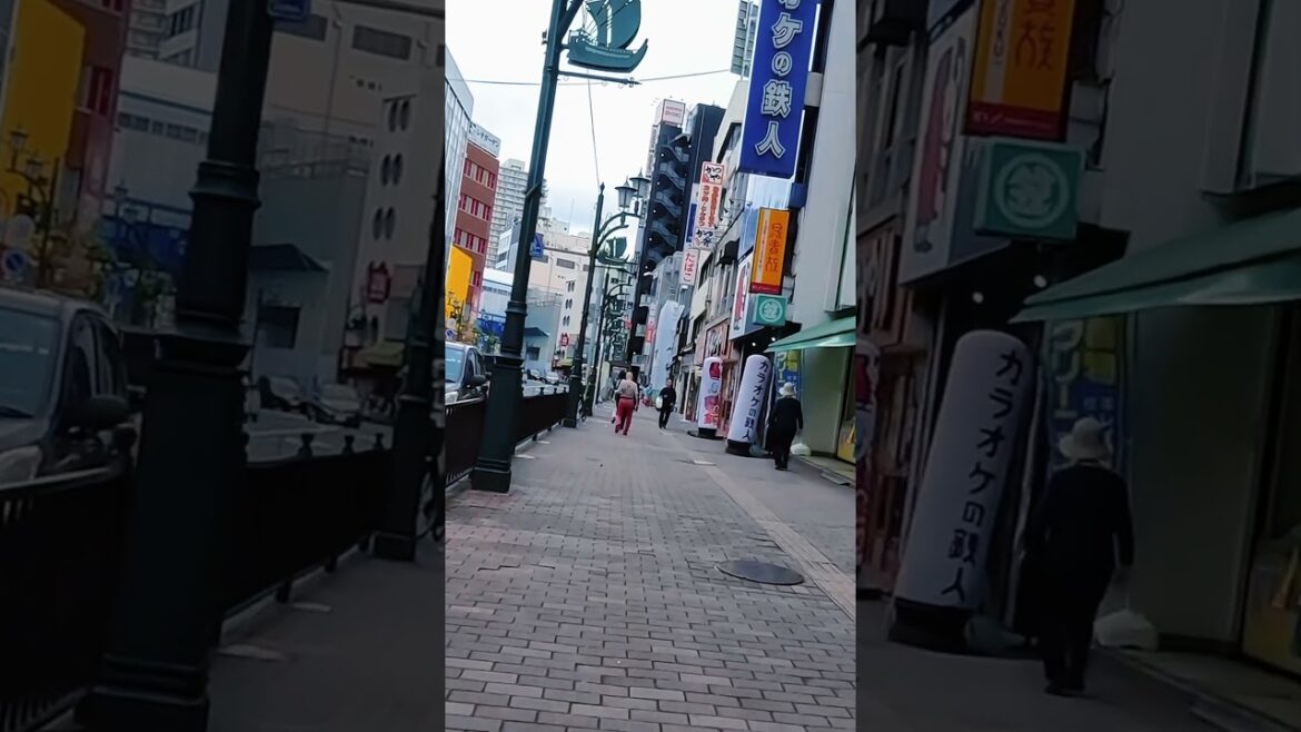 City walk #travel #explore #ytshorts #youtubeshorts #streetfood