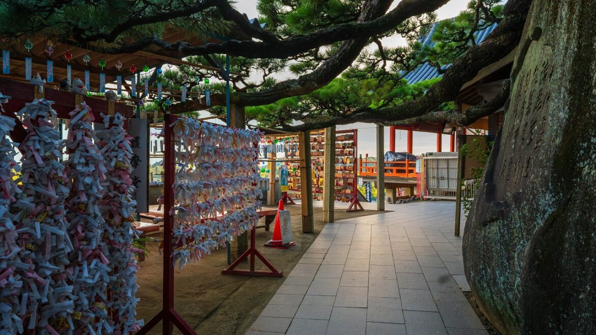 Onomichi Dusk Walk from Hilltop Senkoji Park to Waterfront | Hiroshima, Japan 4K Sunset Ambience