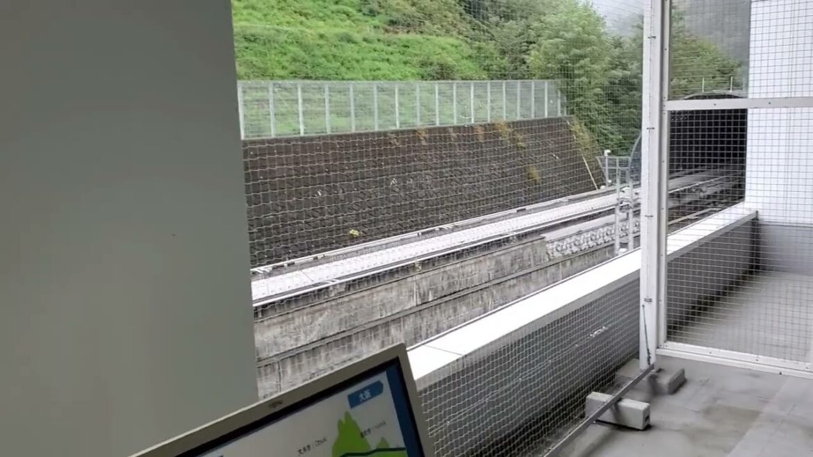 Chuo Shinkansen "Linier" Maglev train in Japan 500km/h!!