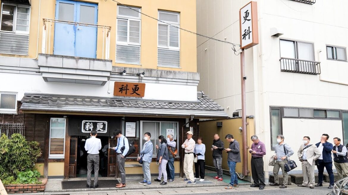 客の９割が注文する衝撃の特大めし！1日８００人が殺到する究極グルメ