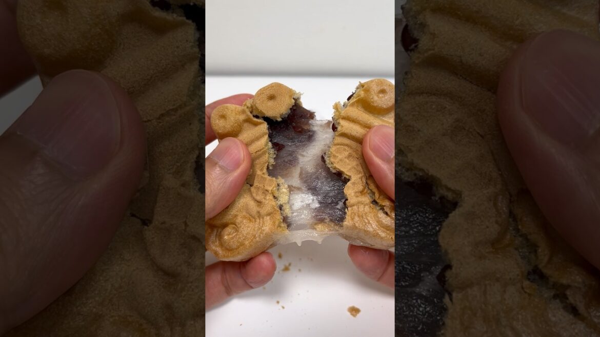 Japanese Traditional Monaka Mochi Sweets Echizen Onigawara #shorts Japanese Traditional Monaka Mochi Sweets Echizen Onigawara #shorts