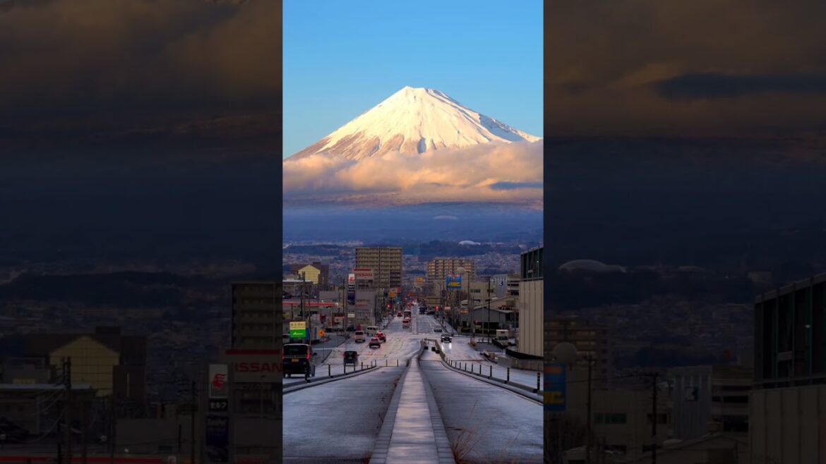 A small border town waiting for the volcano to erupt#mountain#city#car