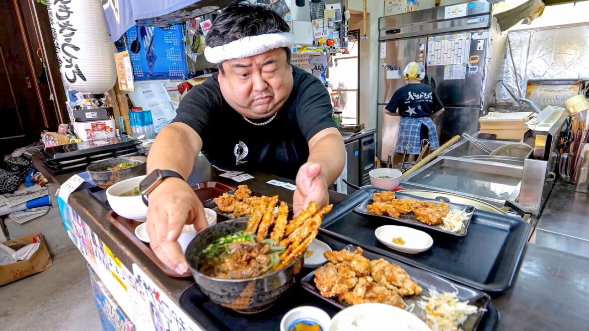 田舎にポツンと激シブ大衆うどん。仲良し親子が営むうどん屋の常連殺到ランチに密着。