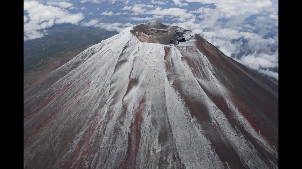 Japan's Mt. Fuji gets season's 1st snowcap