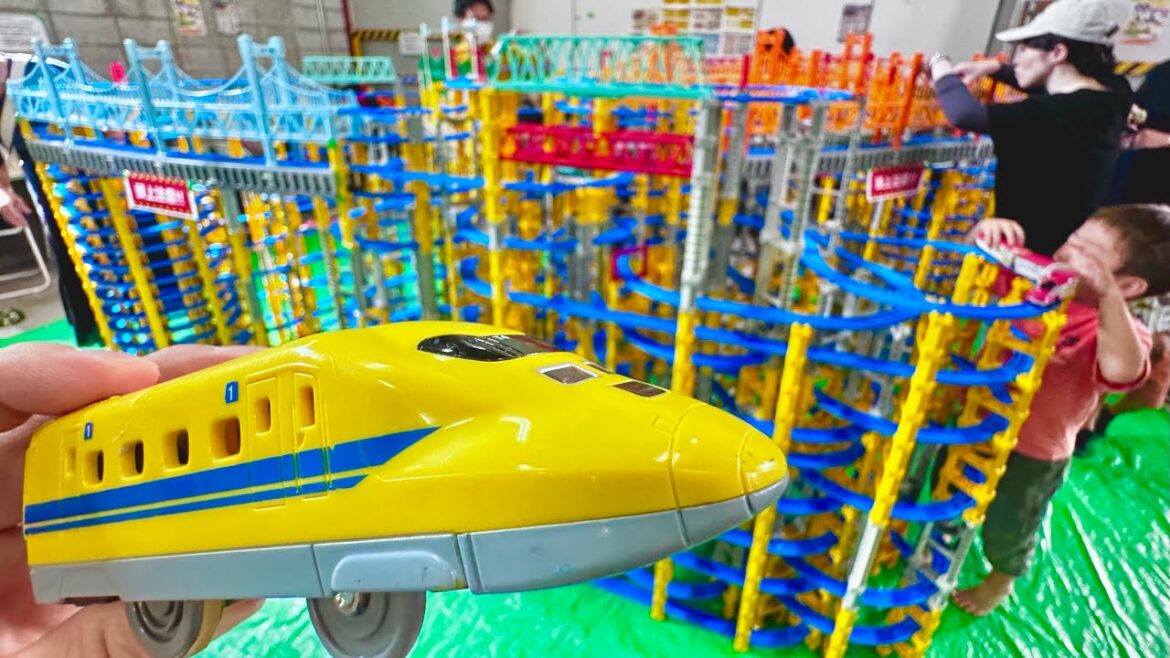 Epic Plarail Festival 2024: Doctor Yellow Shinkansen on a Massive Train Layout Adventure!