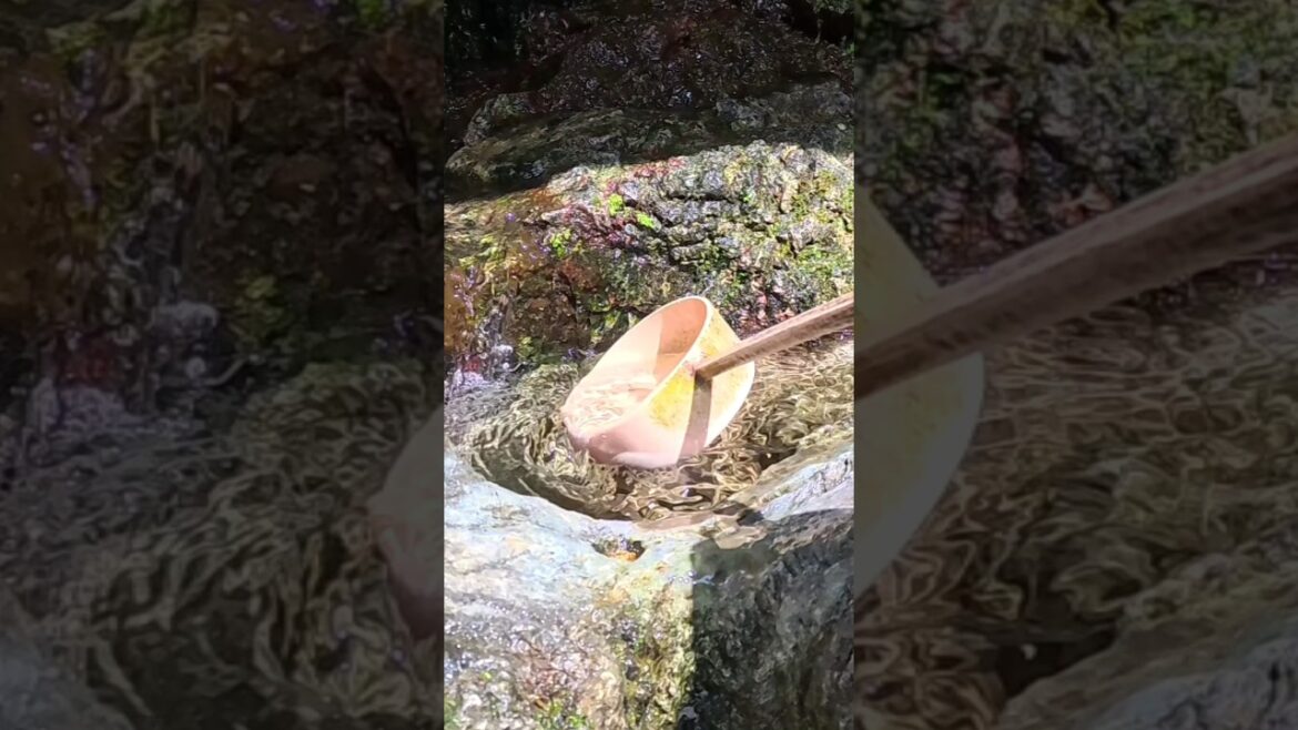 一石山神社は日原鍾乳洞の向かいにあります