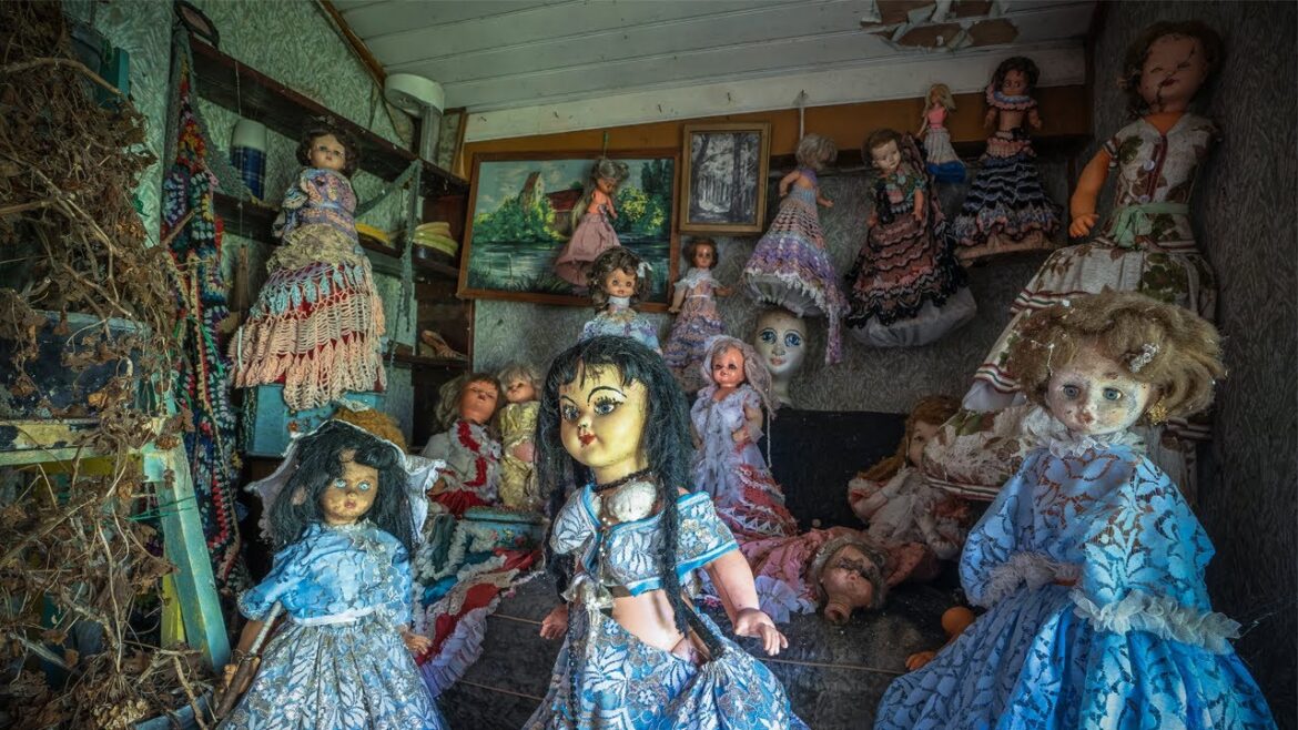 CREEPY Abandoned House of a Dollmaker CREEPY Abandoned House of a Dollmaker