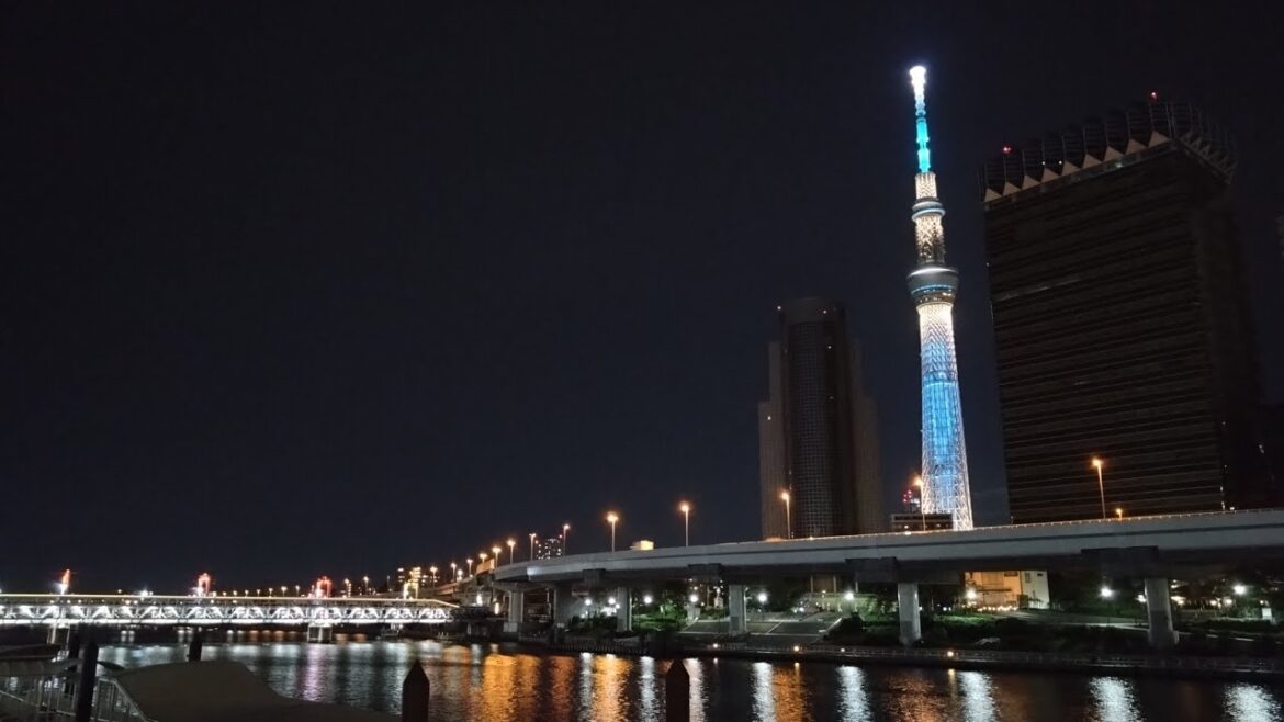 Season change in Japan - EP.4 Walking tour in Tokyo.