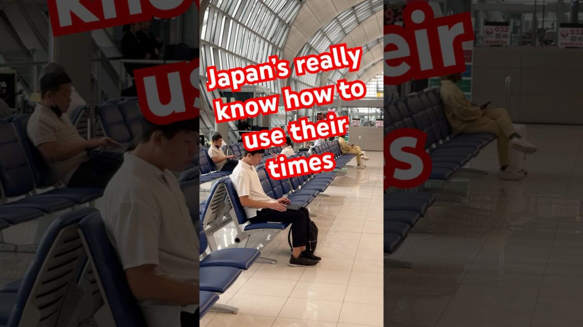 Japanese never waste their time.￼ even on their trips #japan جاپانی لوگ کبھی بھی فارغ نھی بھیٹے ہیں