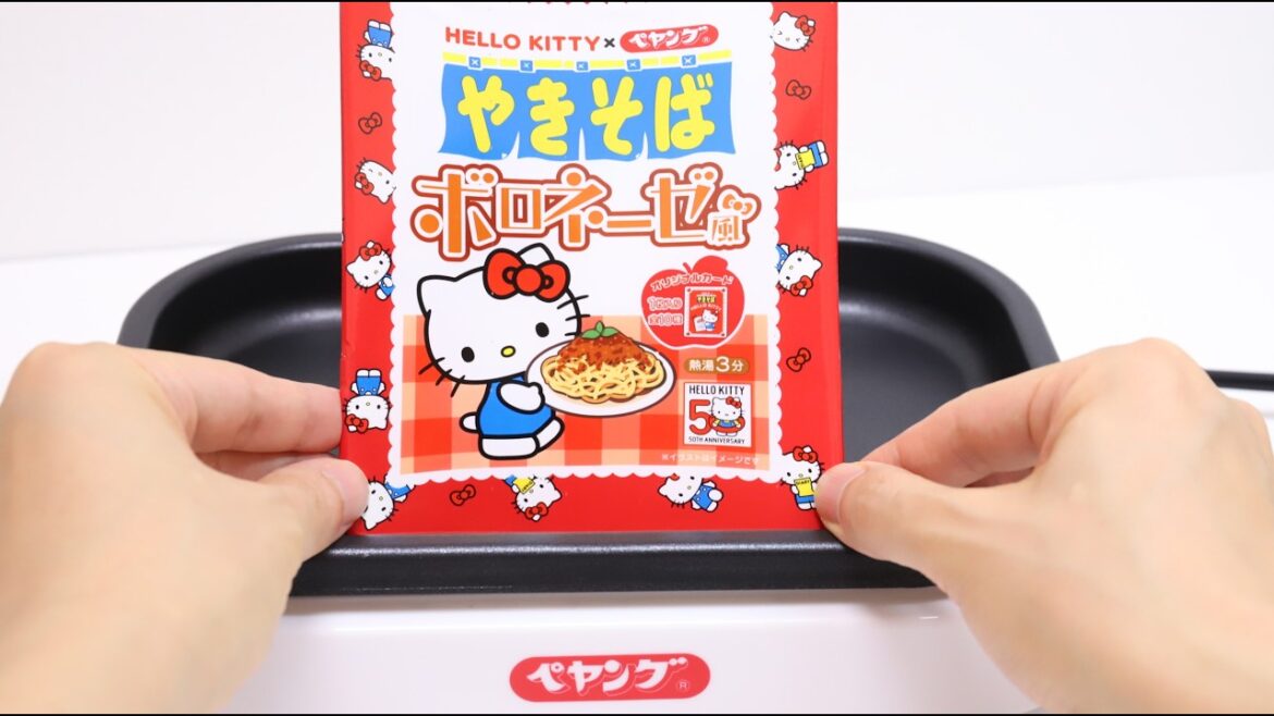 Hello Kitty Yakisoba Noodles with Yakisoba Specialized Machine