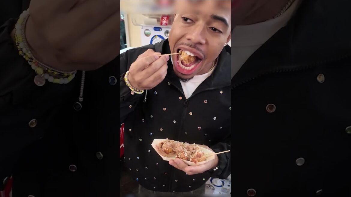Trying Takoyaki in Osaka Japan! Street food! #food #japan #japanesefood #osaka