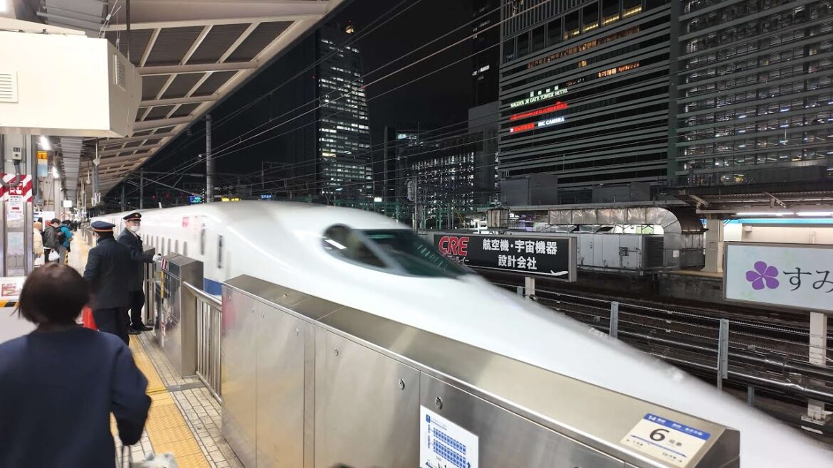 Japan's bullet train, the Hikari Shinkansen, from Nagoya to Tokyo : delicious ekiben