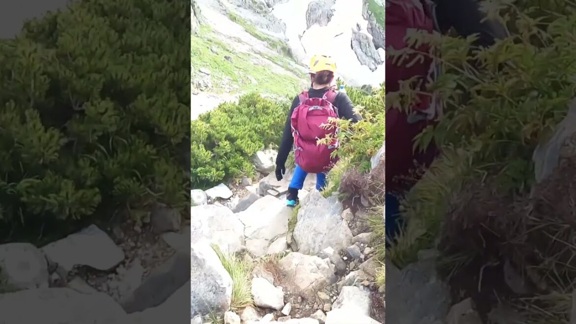 【夫婦登山】プレイバック剱岳・第27段‼️これから６番目の鎖で前剱下降中‼️2022.8.11山の日　＃夫婦登山　＃初心者登山　＃登山女子　 #mountains