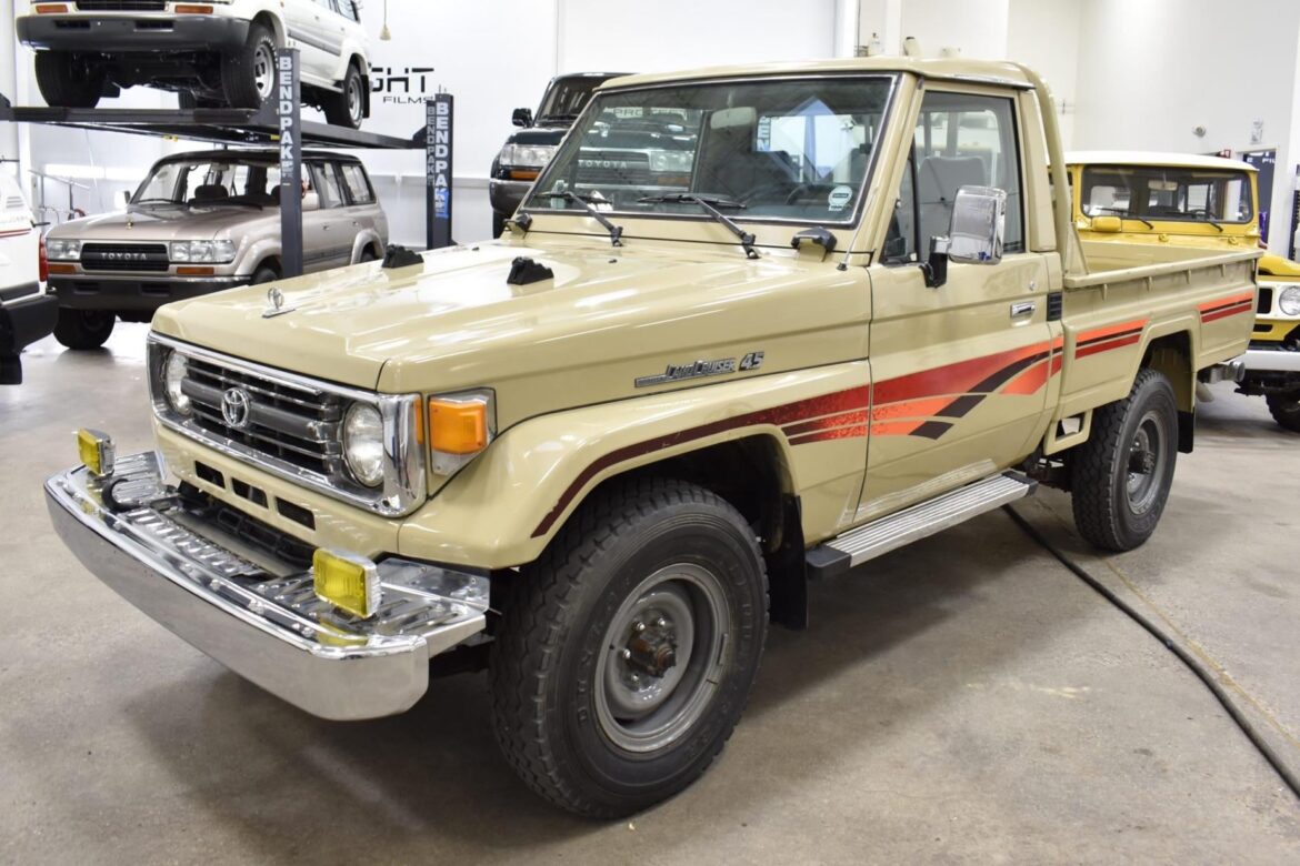 Never see 70 series Land Cruiser pickup at auction.